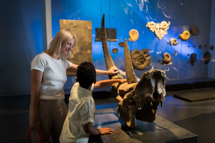 enfants qui s'amusent au musée de lyon