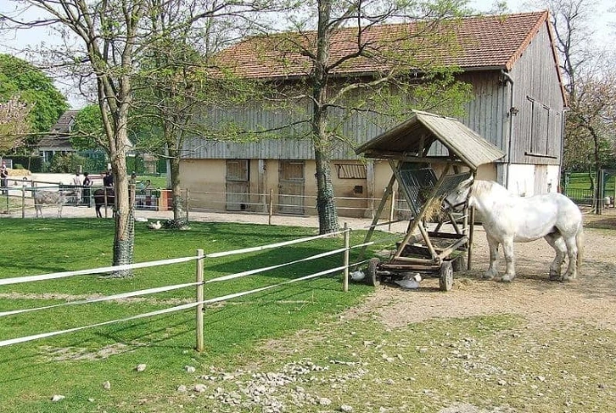 ferme pedagogique famille autour de marseille